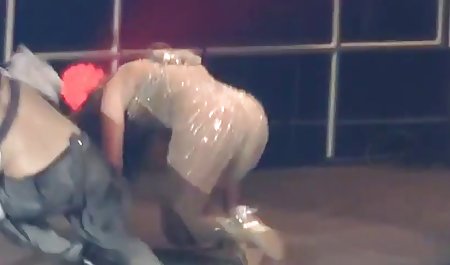 نيكي صن إغاظة في ثوبها الوردي وسراويل داخلية سكس عمتي مترجم