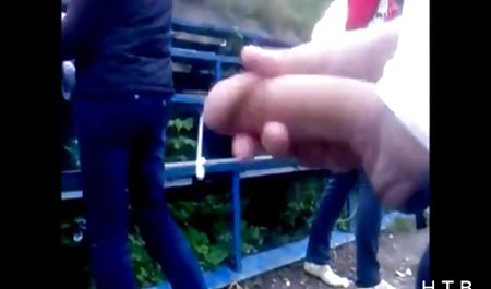 فاتنة بيكيني الساخنة تنزل على اللون بورنو زنا المحارم الوردي الرطب