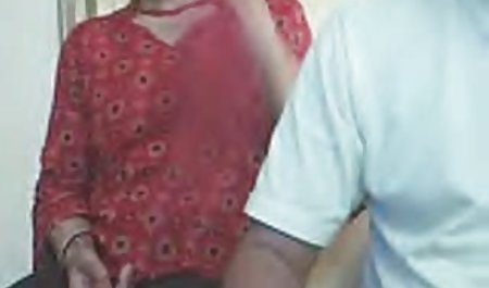الهرة سكس محارم مترجم في المطبخ الأكل مثليه