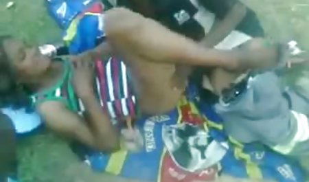 شقراء ، والملابس الداخلية ، والجمال مقاطع سكس محارم مترجم مع عصابة لها